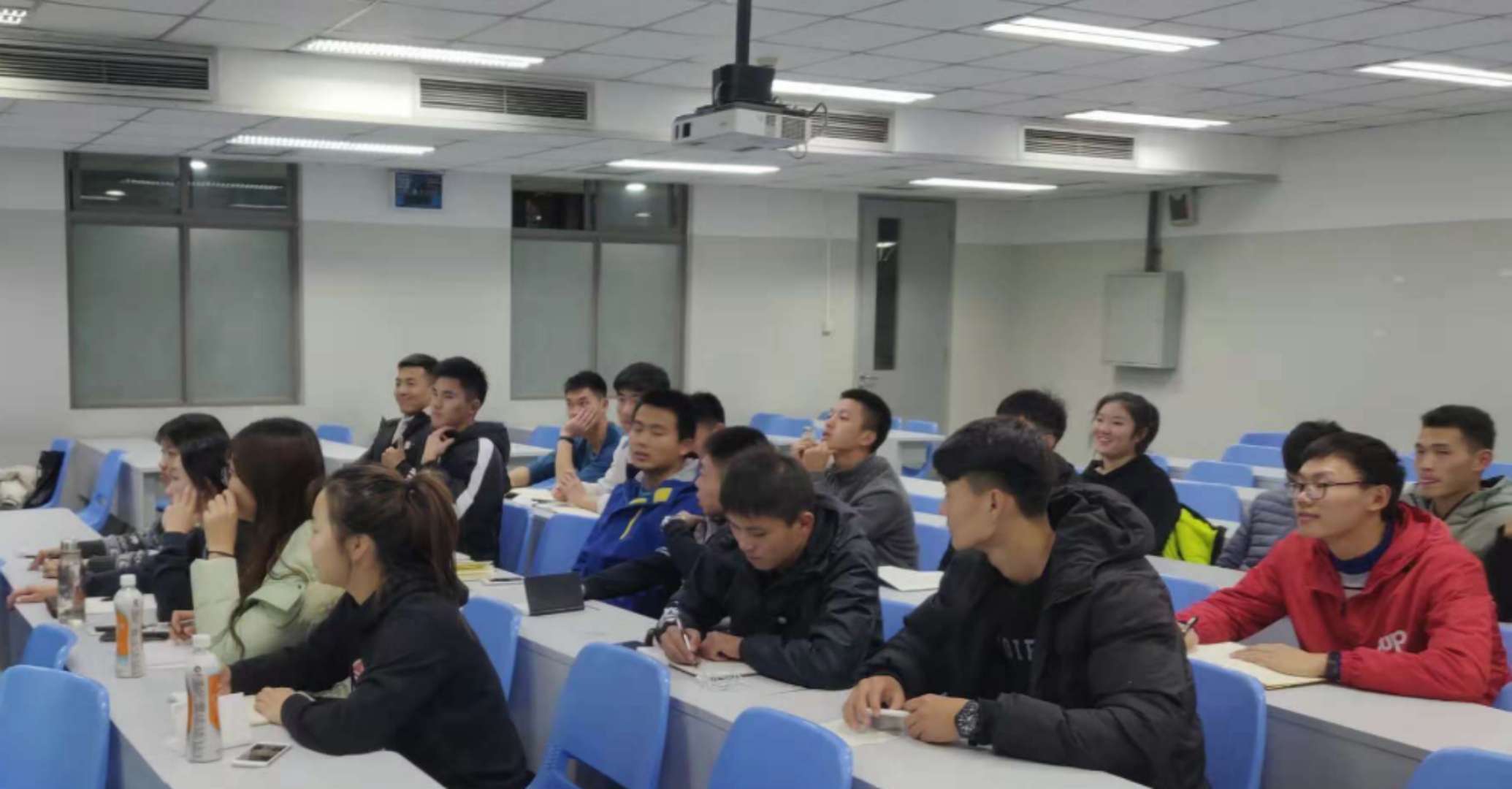 e4bb39a96ccd44e59b0ee9f93704034c.jpg 电竞实时数据网