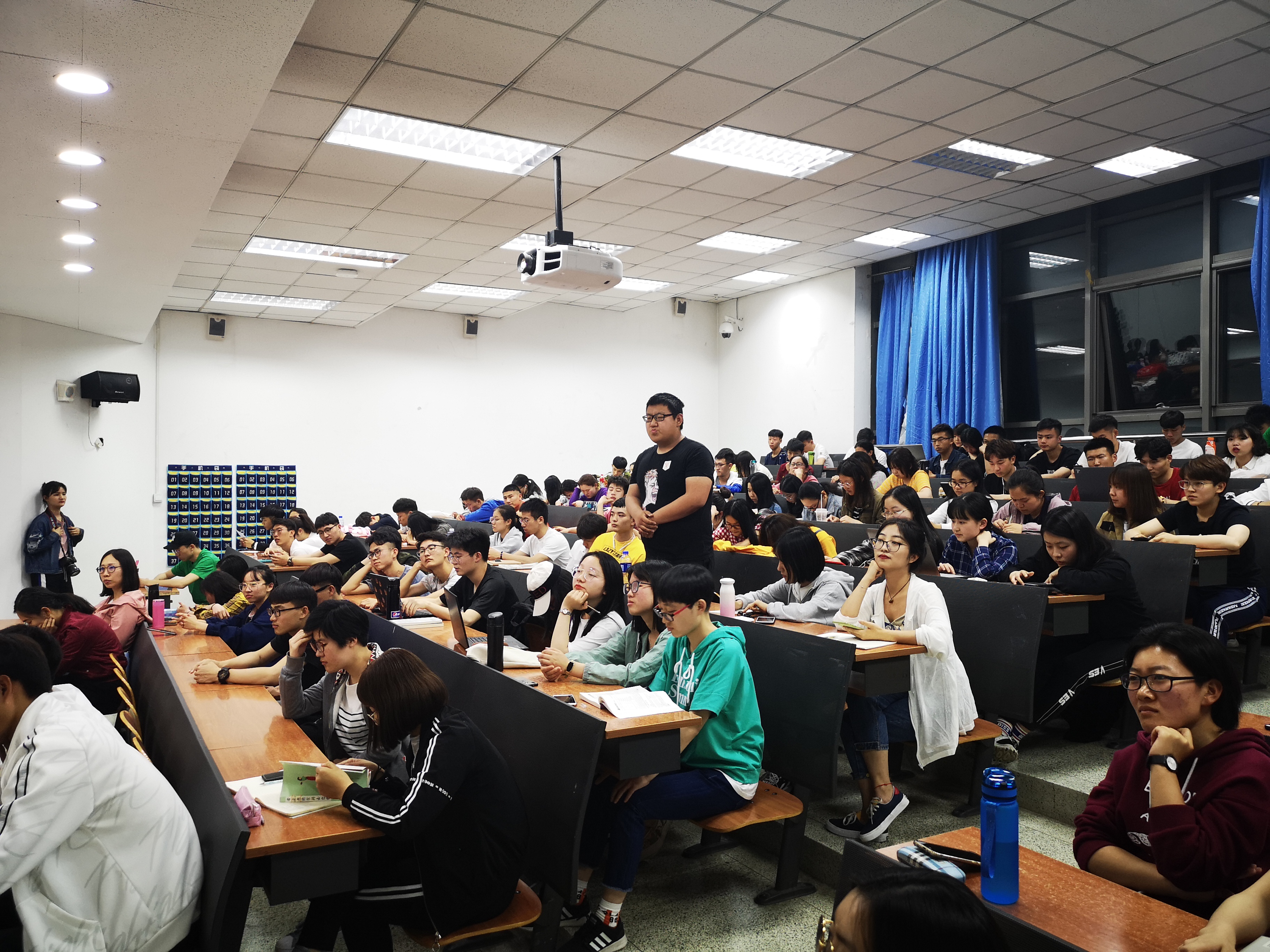 f6d5960235554a79bc2e0f2d9201ee2c.jpg 电竞实时数据网
